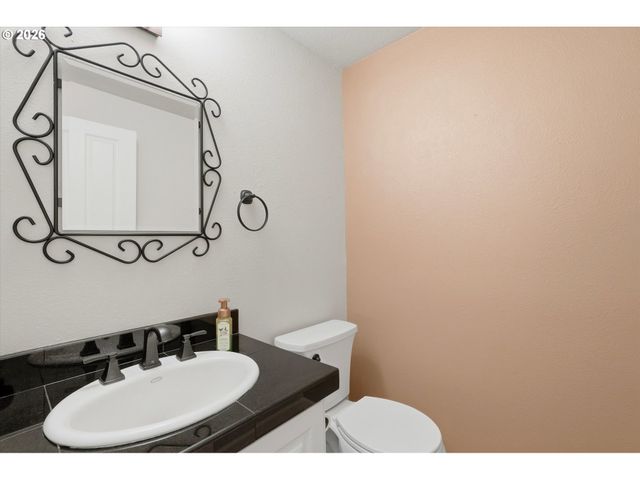 8 Summit Ridge Ct, Lake Oswego, OR 97035