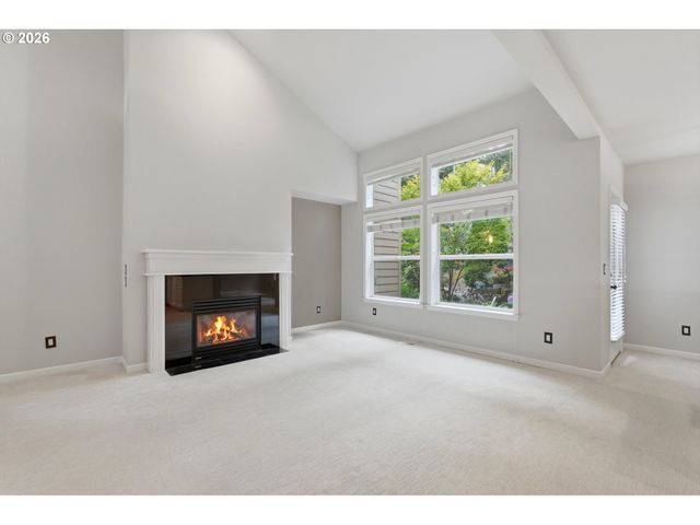 8 Summit Ridge Ct, Lake Oswego, OR 97035