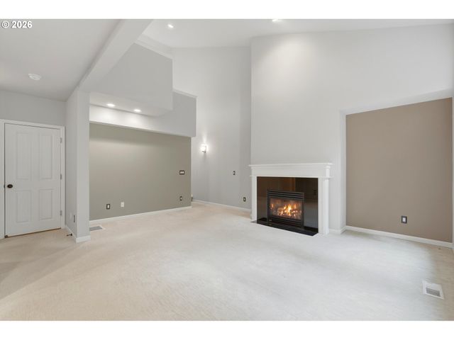 8 Summit Ridge Ct, Lake Oswego, OR 97035
