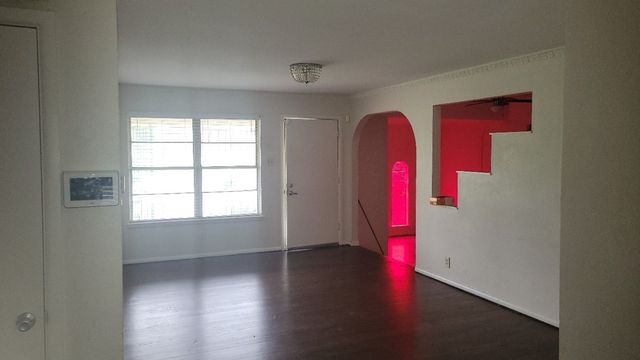 1251 E Pentagon Parkway, Dallas, TX 75216