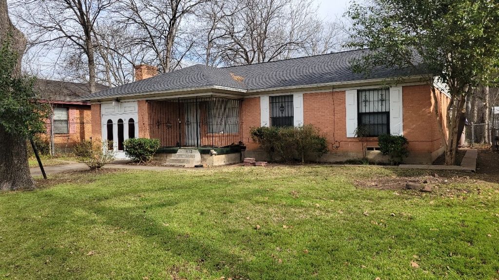 1251 E Pentagon Parkway, Dallas, TX 75216