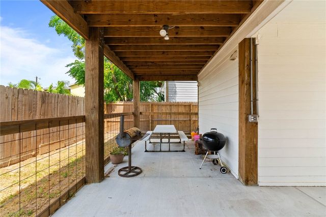 209 Las Palmas Dr, Corpus Christi, TX 78418