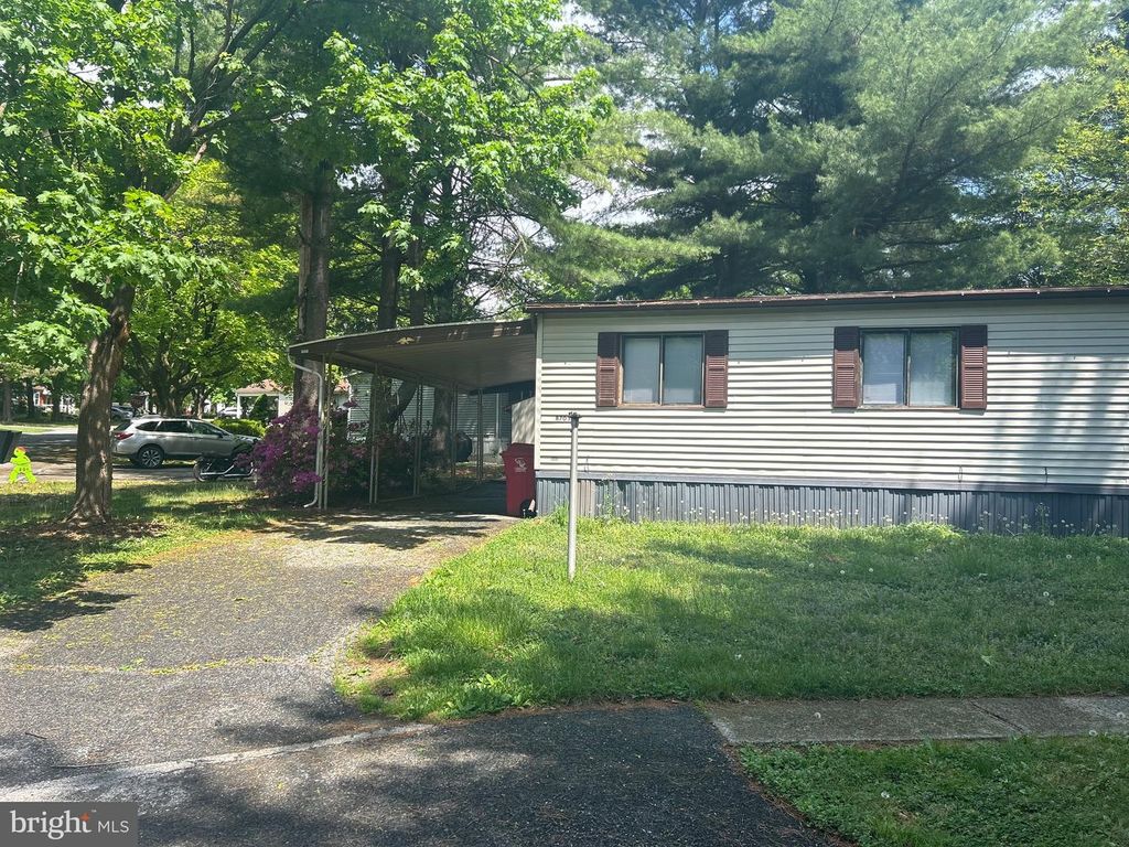 8703 EVERGREEN CIR, Breinigsville, PA 18031
