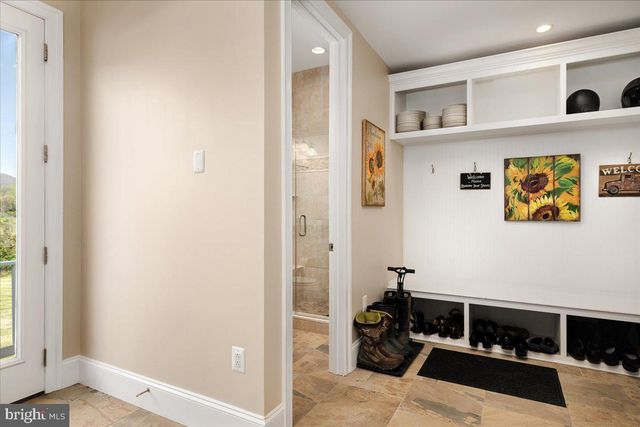 278 LITTLE MOUNTAIN LN, Edinburg, VA 22824