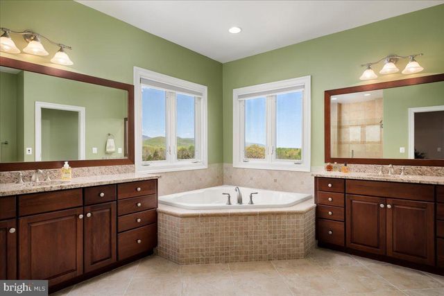 278 LITTLE MOUNTAIN LN, Edinburg, VA 22824