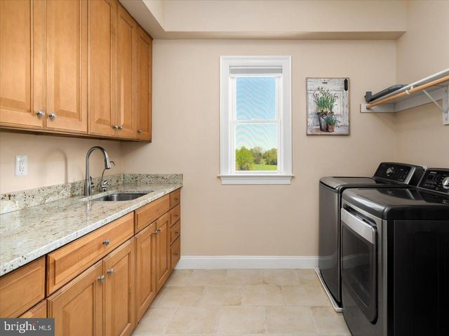 278 LITTLE MOUNTAIN LN, Edinburg, VA 22824