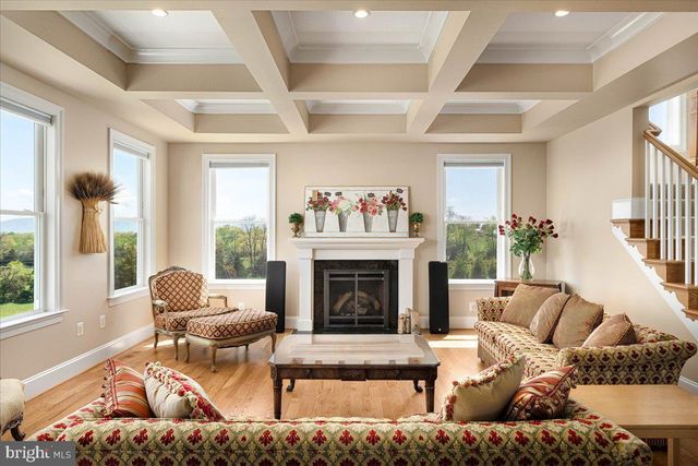 278 LITTLE MOUNTAIN LN, Edinburg, VA 22824