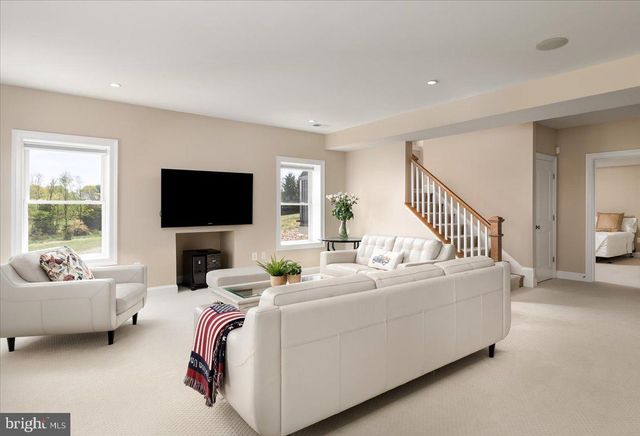 278 LITTLE MOUNTAIN LN, Edinburg, VA 22824