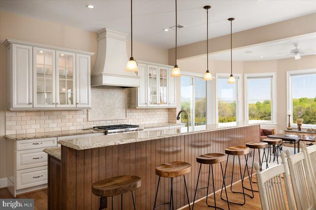 278 LITTLE MOUNTAIN LN, Edinburg, VA 22824