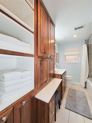 6550 Cindy Lane, Houston, TX 77008