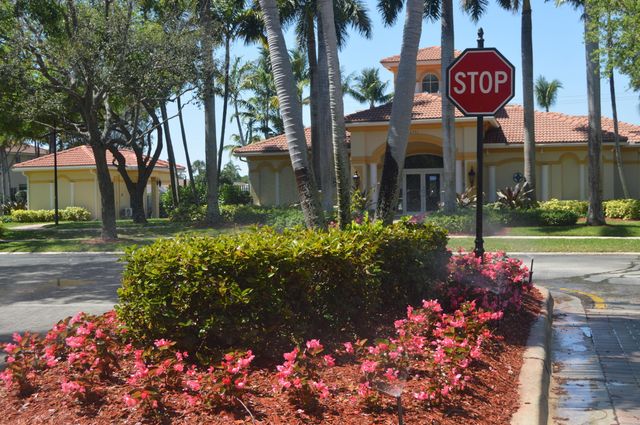 3084 N Evergreen Circle, Boynton Beach, FL 33426