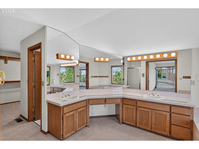2846 CARRIAGE Way, West Linn, OR 97068