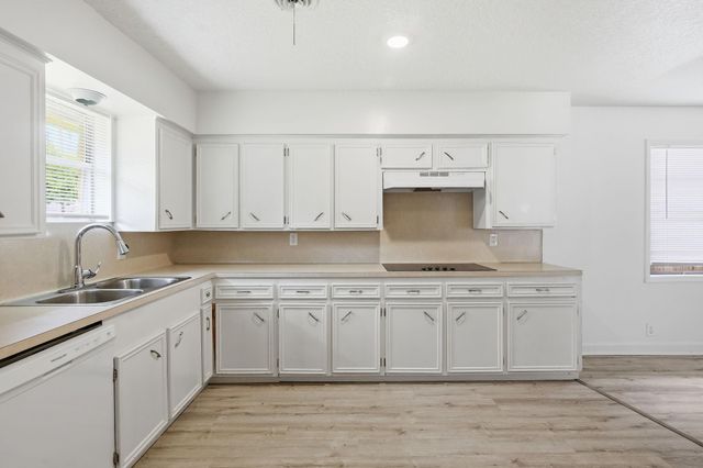 903 S Dula Street, Alvin, TX 77511