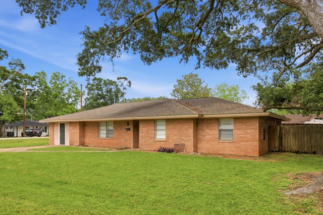 903 S Dula Street, Alvin, TX 77511