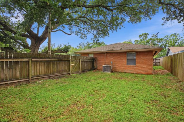 903 S Dula Street, Alvin, TX 77511
