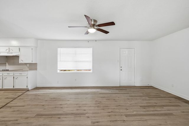 903 S Dula Street, Alvin, TX 77511