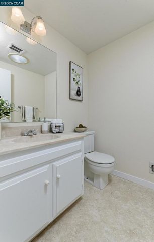 8197 Coach Dr, Oakland, CA 94605