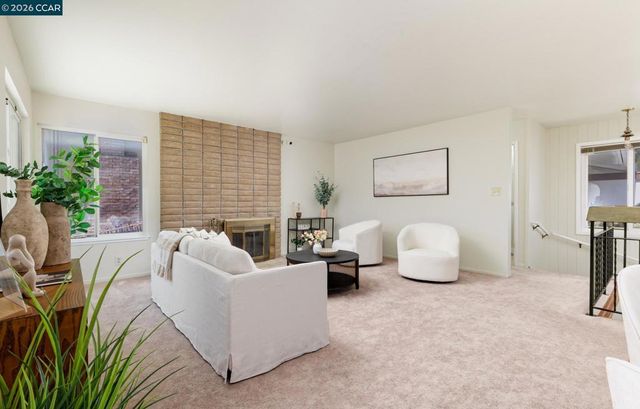8197 Coach Dr, Oakland, CA 94605