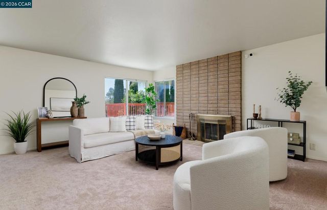 8197 Coach Dr, Oakland, CA 94605