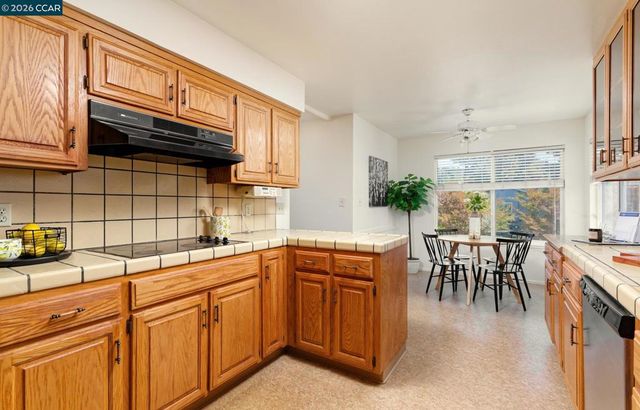 8197 Coach Dr, Oakland, CA 94605