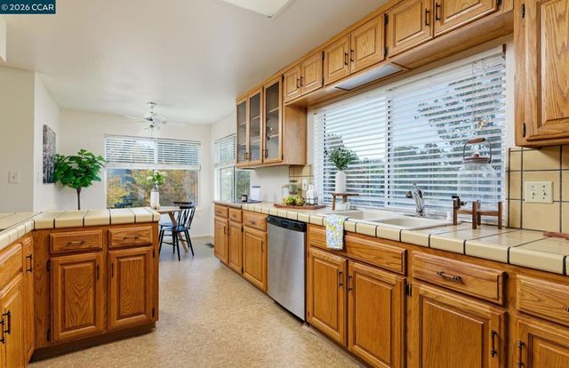 8197 Coach Dr, Oakland, CA 94605