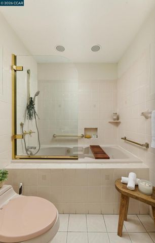 8197 Coach Dr, Oakland, CA 94605
