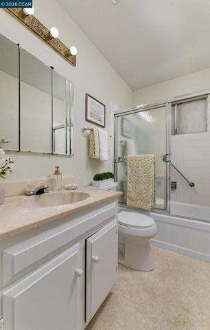 8197 Coach Dr, Oakland, CA 94605