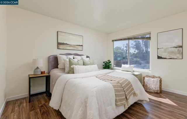 8197 Coach Dr, Oakland, CA 94605