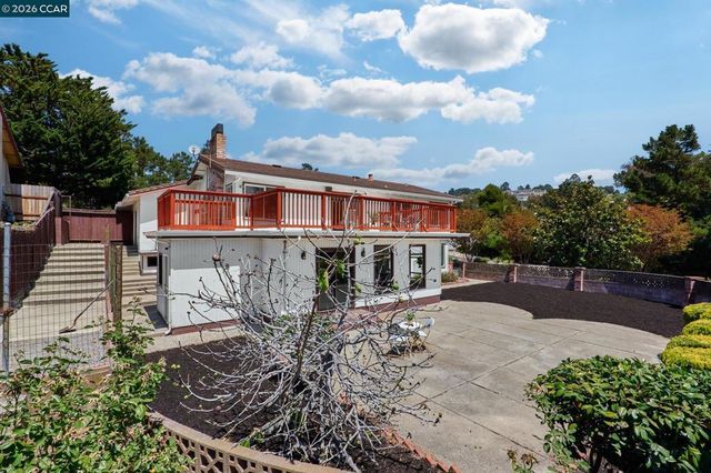 8197 Coach Dr, Oakland, CA 94605