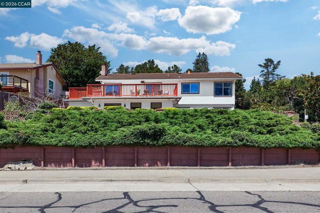 8197 Coach Dr, Oakland, CA 94605