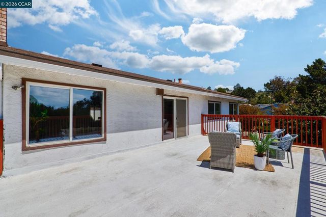 8197 Coach Dr, Oakland, CA 94605