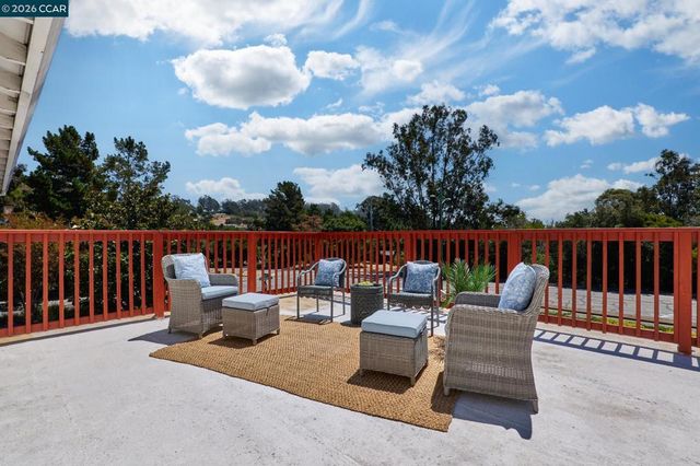 8197 Coach Dr, Oakland, CA 94605