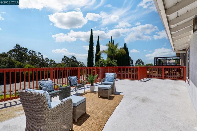 8197 Coach Dr, Oakland, CA 94605