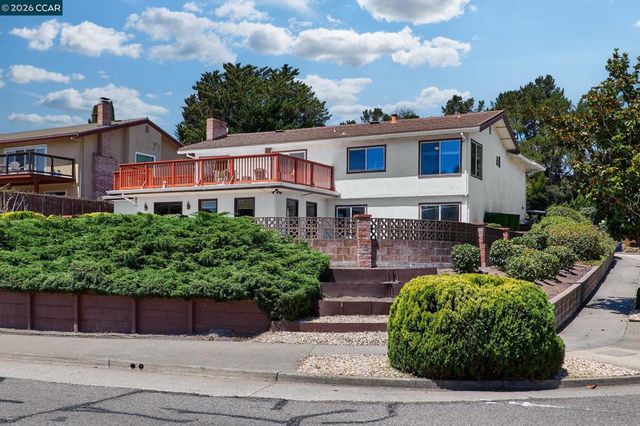 8197 Coach Dr, Oakland, CA 94605