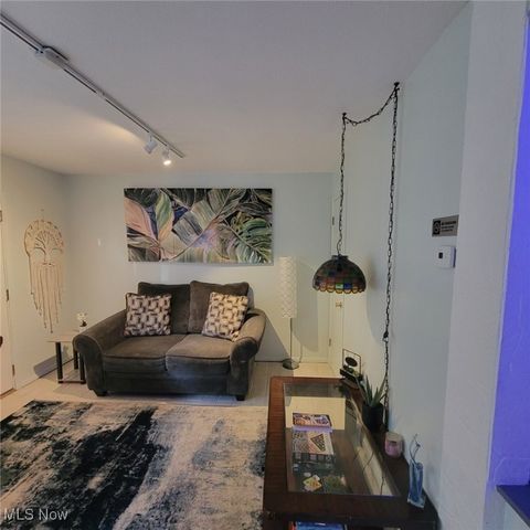 5977 Glenway Drive B, Brook Park, OH 44142