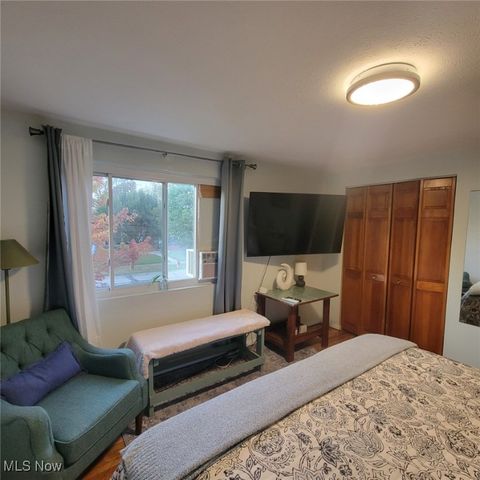 5977 Glenway Drive B, Brook Park, OH 44142