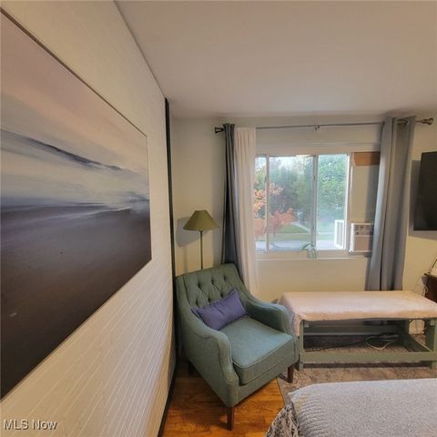 5977 Glenway Drive B, Brook Park, OH 44142