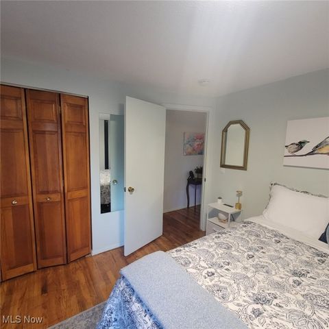 5977 Glenway Drive B, Brook Park, OH 44142