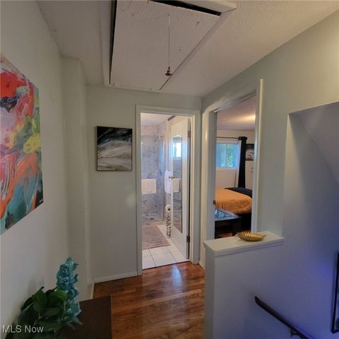 5977 Glenway Drive B, Brook Park, OH 44142