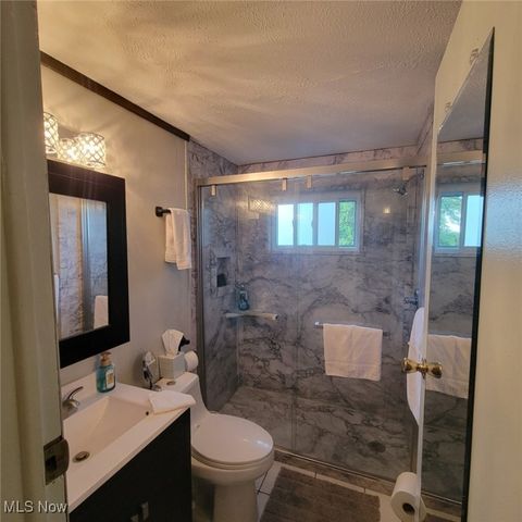 5977 Glenway Drive B, Brook Park, OH 44142