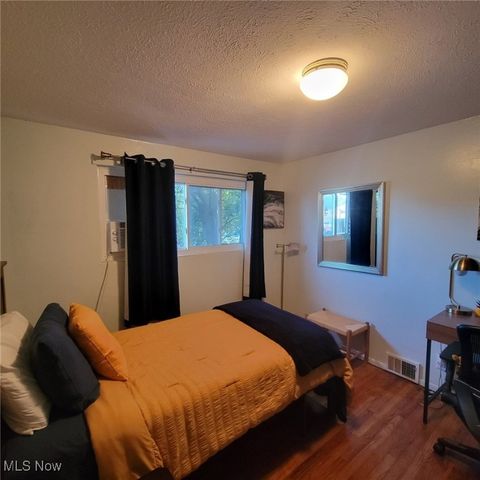 5977 Glenway Drive B, Brook Park, OH 44142