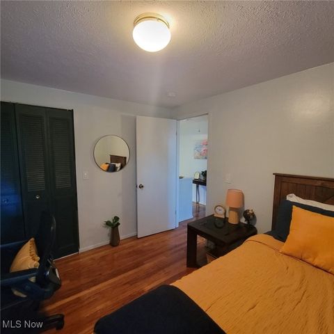 5977 Glenway Drive B, Brook Park, OH 44142