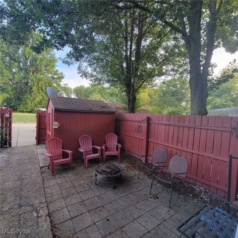 5977 Glenway Drive B, Brook Park, OH 44142