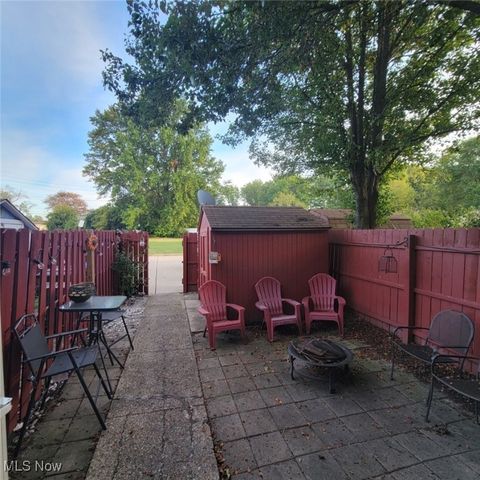 5977 Glenway Drive B, Brook Park, OH 44142