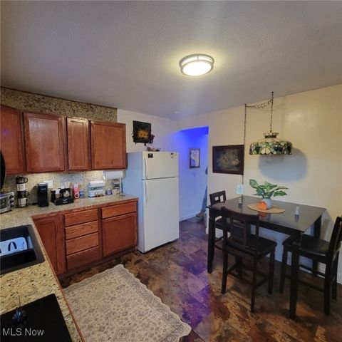 5977 Glenway Drive B, Brook Park, OH 44142