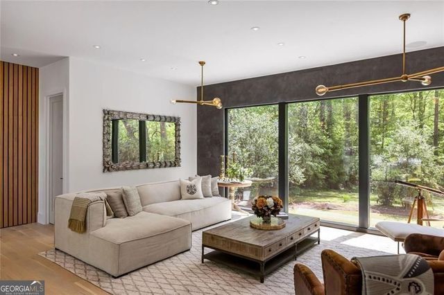 17 Interlochen Drive Drive NE, Atlanta, GA 30342