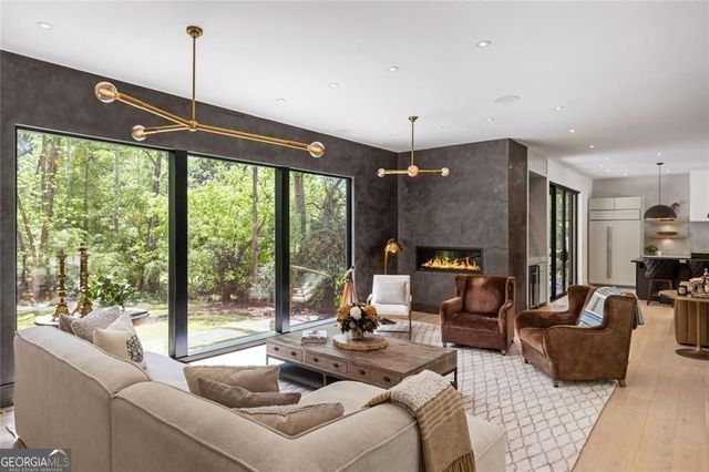 17 Interlochen Drive Drive NE, Atlanta, GA 30342