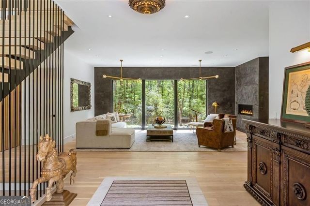 17 Interlochen Drive Drive NE, Atlanta, GA 30342