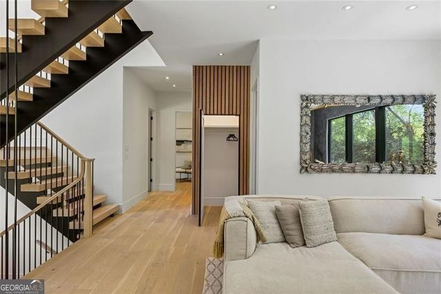 17 Interlochen Drive Drive NE, Atlanta, GA 30342