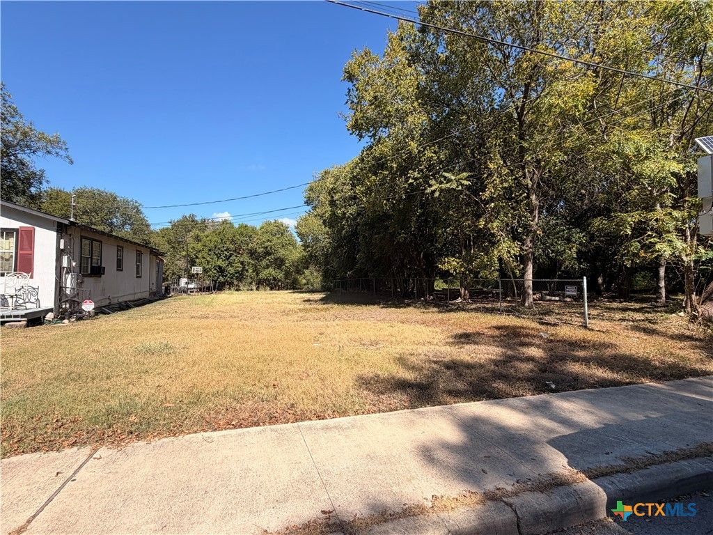 Image 1 of property listing at 812 Gravel Street, San Marcos, TX 78666